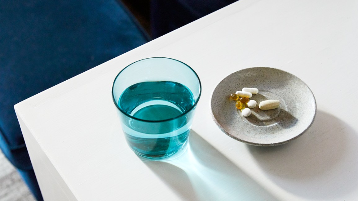 ¿Cuánto colágeno debe consumir por día? 1 Complemento alimenticio y un vaso de agua.