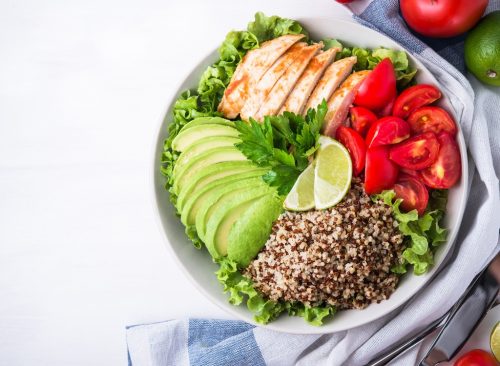 10 consejos para adelgazar en verano 15 Ensalada de aguacate y quinua