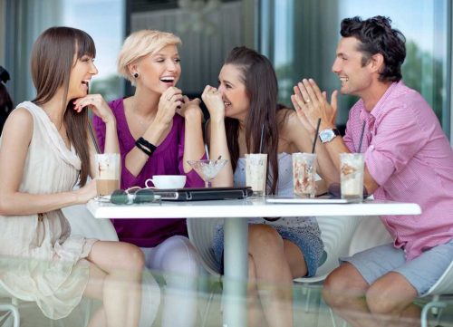 28 consejos efectivos para perder peso que debe probar Amigos beben café