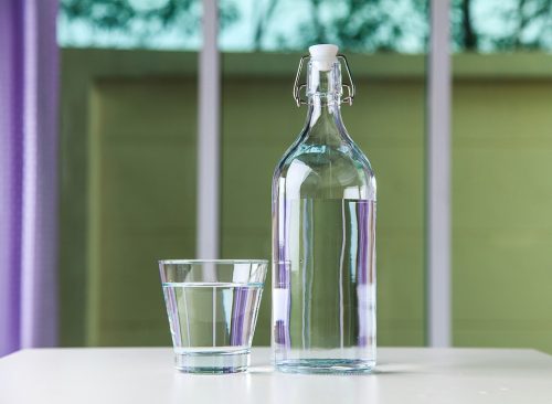 Consejos eficaces para perder peso que debe probar 44 Botella de agua y vaso