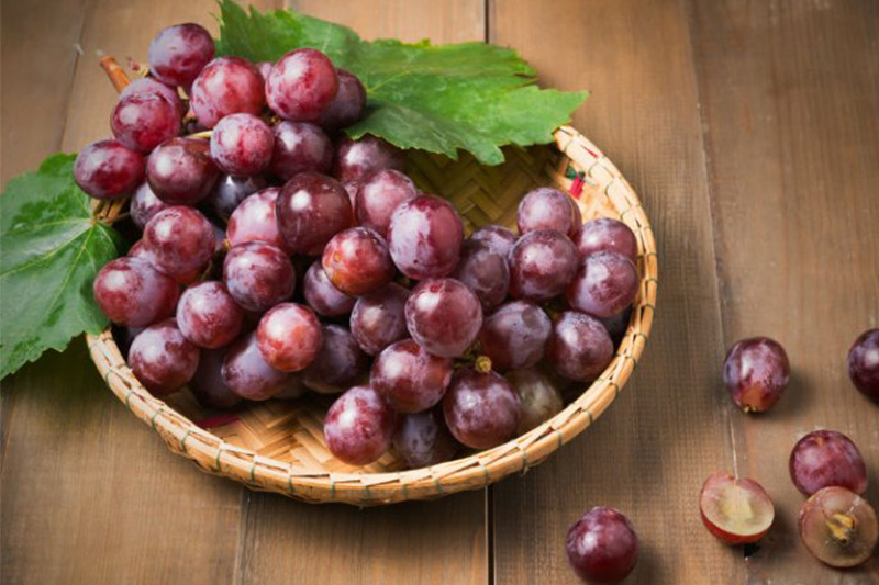 los beneficios para la salud de las uvas moradas