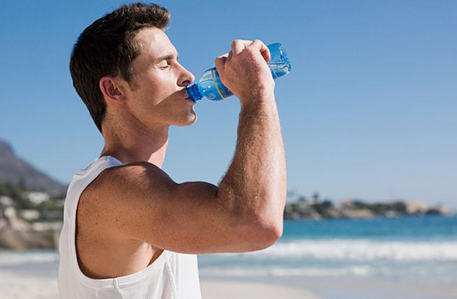 Beber abundante agua Beber abundante agua