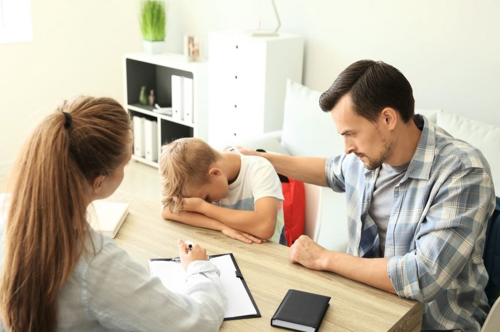 Armonía o conflicto entre las relaciones entre padres e hijos Armonía o conflicto entre las relaciones entre padres e hijos