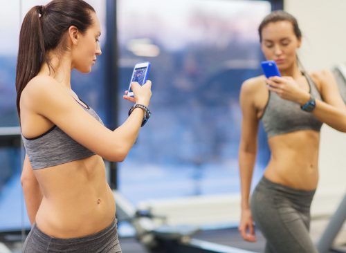 2 consejos efectivos para perder peso que debe probar Selfie en el gimnasio