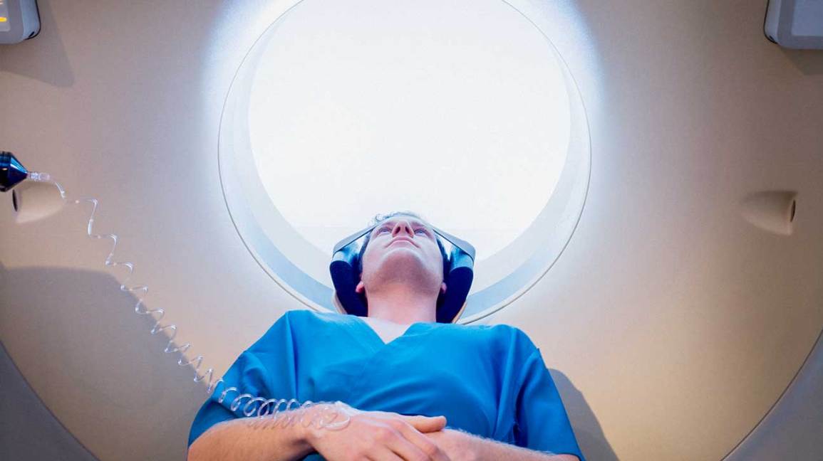 Una resonancia magnética puede ayudar a los médicos a predecir hasta dónde llegará la esclerosis múltiple en un paciente.