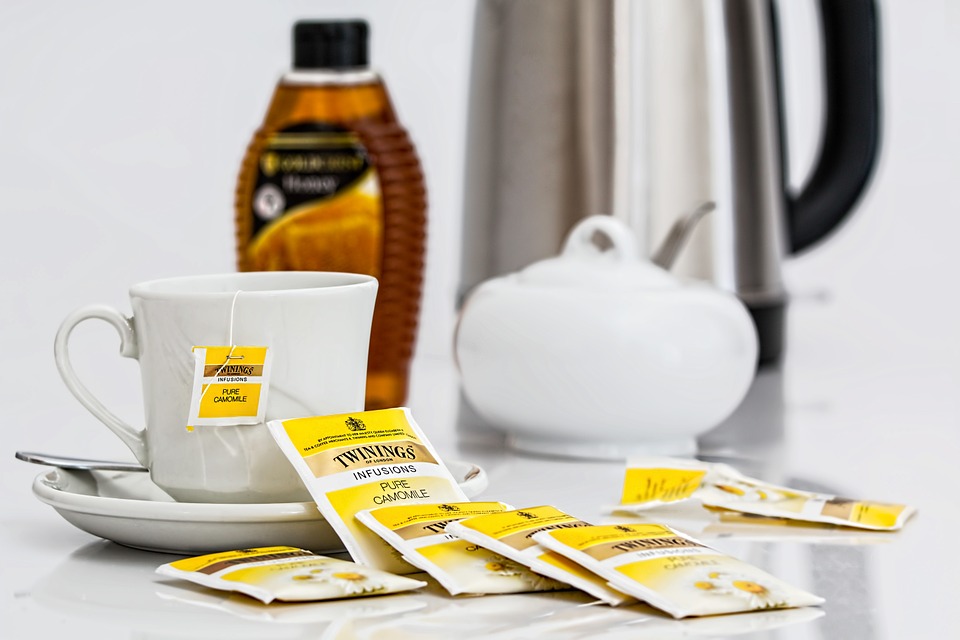 Pastel de manzanilla Una vez tenemos preparada la taza de té, retiramos el portabolas para utilizarla.