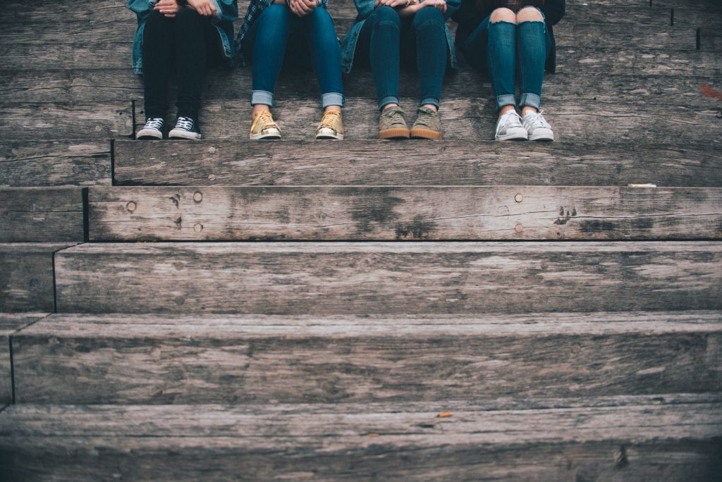 asentado en adolescentes